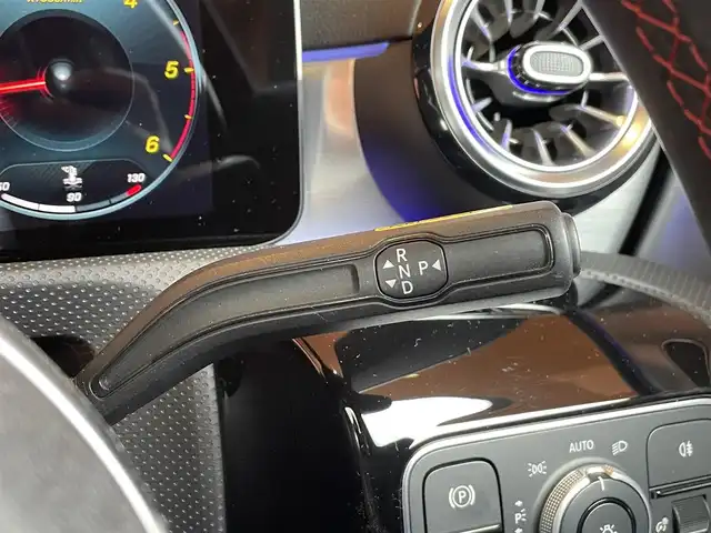 メルセデス・ベンツ ＣＬＡ２００ｄ 愛知県 2021(令3)年 3.2万km コスモスブラック パナメリカーナグリル/サンルーフ/レザーエクスクルーシブパッケージ/黒赤革シート/HUD/360カメラ/ナビ/TV/Bluetooth/シートヒーター/パワーシート/ACC/LKA/BSM/オートハイビーム/アンビエントライ/ETC