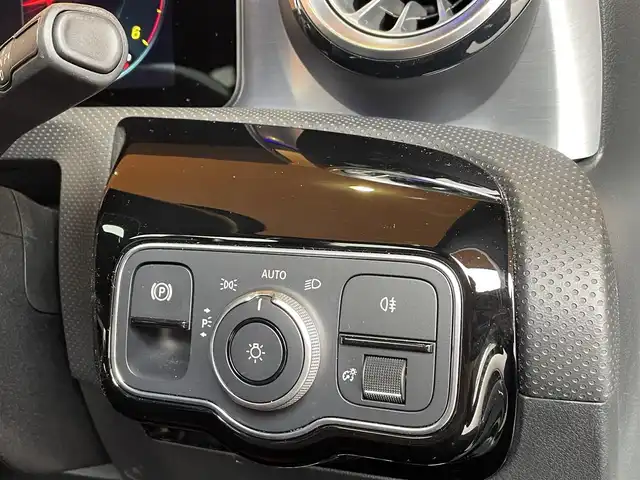 メルセデス・ベンツ ＣＬＡ２００ｄ 愛知県 2021(令3)年 3.2万km コスモスブラック パナメリカーナグリル/サンルーフ/レザーエクスクルーシブパッケージ/黒赤革シート/HUD/360カメラ/ナビ/TV/Bluetooth/シートヒーター/パワーシート/ACC/LKA/BSM/オートハイビーム/アンビエントライ/ETC