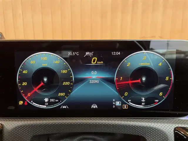 メルセデス・ベンツ ＣＬＡ２００ｄ 愛知県 2021(令3)年 3.2万km コスモスブラック パナメリカーナグリル/サンルーフ/レザーエクスクルーシブパッケージ/黒赤革シート/HUD/360カメラ/ナビ/TV/Bluetooth/シートヒーター/パワーシート/ACC/LKA/BSM/オートハイビーム/アンビエントライ/ETC