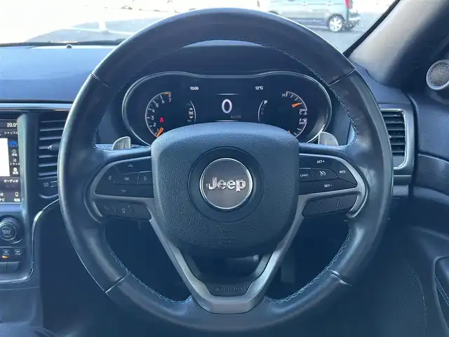 クライスラー・ジープ ジープ グランドチェロキー アップランド 石川県 2018(平30)年 5.1万km 黒 160台限定/黒革調シートカバー/4WD/純正ナビ/　Bluetooth・AppleCarPlay・USB・AUX/フリップダウンモニター/バックカメラ/前後ドライブレコーダー/ETC/クルーズコントロール/パワーシート（D+N席）/アンチロック・ブレーキ・システム/横滑り防止装置/前後コーナーセンサー/盗難防止装置/ダウンヒルアシストコントロール/アイドリングストップ/純正アルミホイール/スマートキー