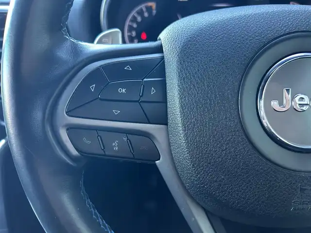 クライスラー・ジープ ジープ グランドチェロキー アップランド 石川県 2018(平30)年 5.1万km 黒 160台限定/黒革調シートカバー/4WD/純正ナビ/　Bluetooth・AppleCarPlay・USB・AUX/フリップダウンモニター/バックカメラ/前後ドライブレコーダー/ETC/クルーズコントロール/パワーシート（D+N席）/アンチロック・ブレーキ・システム/横滑り防止装置/前後コーナーセンサー/盗難防止装置/ダウンヒルアシストコントロール/アイドリングストップ/純正アルミホイール/スマートキー