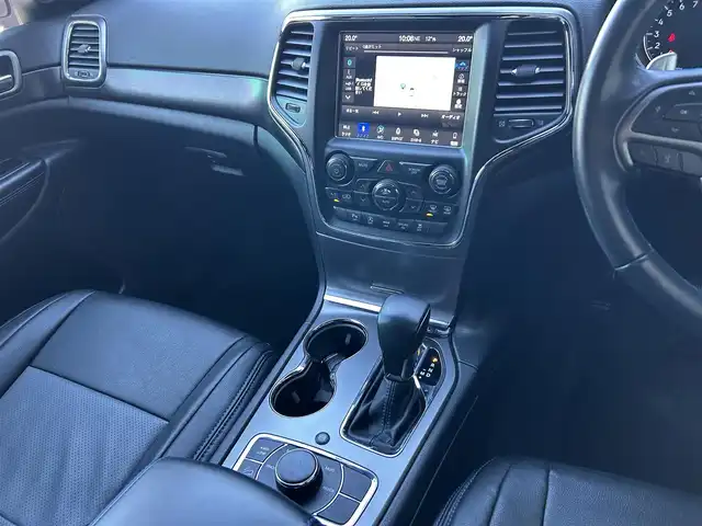 クライスラー・ジープ ジープ グランドチェロキー アップランド 石川県 2018(平30)年 5.1万km 黒 160台限定/黒革調シートカバー/4WD/純正ナビ/　Bluetooth・AppleCarPlay・USB・AUX/フリップダウンモニター/バックカメラ/前後ドライブレコーダー/ETC/クルーズコントロール/パワーシート（D+N席）/アンチロック・ブレーキ・システム/横滑り防止装置/前後コーナーセンサー/盗難防止装置/ダウンヒルアシストコントロール/アイドリングストップ/純正アルミホイール/スマートキー