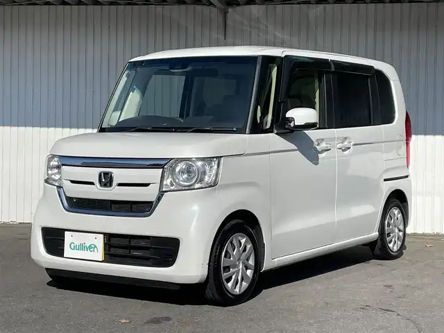 ホンダ Ｎ ＢＯＸ G L ホンダセンシング 福岡県 2018(平30)年 2.8万km プラチナホワイトパール 社外メモリナビ（型式：CN-E300D）/・CD/DVD/Bluetooth/ワンセグTV/バックカメラ/純正ビルトインETC/片側パワースライドドア/追従型クルーズコントロール/後方コーナーセンサー/レーンキープアシスト/社外ドアバイザー/社外フロアマット/純正ホイールキャップ/プッシュスタート/スマートキー/取扱説明書/保証書