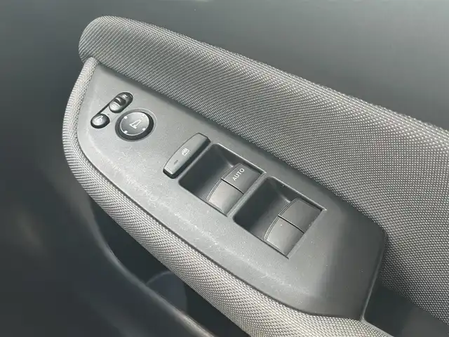 ホンダ フィット クロスター 埼玉県 2020(令2)年 2.5万km プレミアムクリスタルレッドM ワンオーナー/SDナビ/フルセグテレビ/バックカメラ/アイドリングストップ/クルーズコントロール/ルーフレール/ドアバイザー/プッシュスタート/ETC/オートライト/ABS/PS/PW/エアバッグ（ダブル＋サイド）/ベンチシート