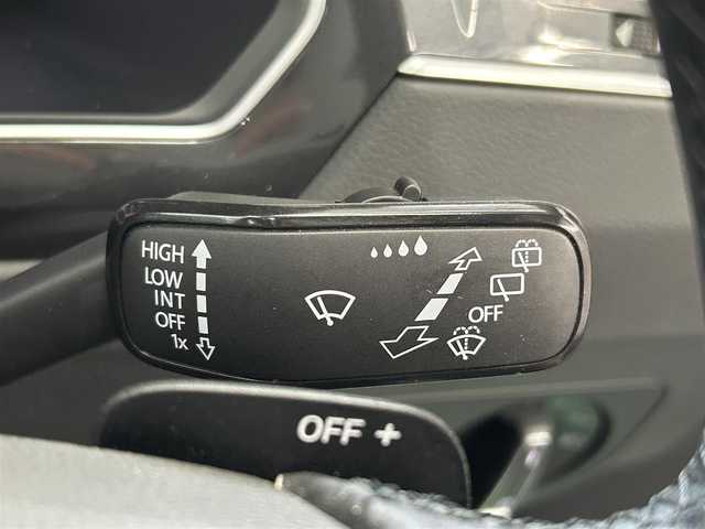 フォルクスワーゲン ＶＷ ティグアン TSI エレガンス 宮城県 2021(令3)年 3.1万km 赤 純正ナビ(AM/FM/BT)/バック・全方位カメラ/レーダークルーズコントロール/レーンキープアシスト/レーンチェンジアシスト/パーキングアシスト/電動パーキングブレーキ/ステアリングヒーター/シートヒーター（全席）/電動リアゲート/オートライト/LEDライト/ドライブレコーダー（前後）/ETC/サマータイヤ純正AW（235/55R18）