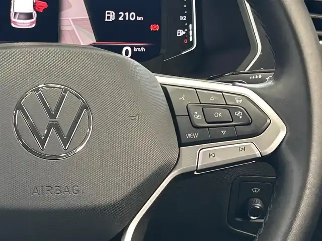 フォルクスワーゲン ＶＷ ティグアン TSI エレガンス 宮城県 2021(令3)年 3.1万km 赤 純正ナビ(AM/FM/BT)/バック・全方位カメラ/レーダークルーズコントロール/レーンキープアシスト/レーンチェンジアシスト/パーキングアシスト/電動パーキングブレーキ/ステアリングヒーター/シートヒーター（全席）/電動リアゲート/オートライト/LEDライト/ドライブレコーダー（前後）/ETC/サマータイヤ純正AW（235/55R18）