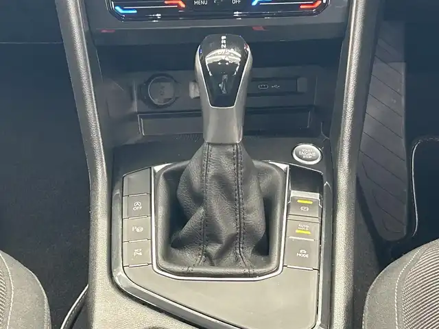 フォルクスワーゲン ＶＷ ティグアン TSI エレガンス 宮城県 2021(令3)年 3.1万km 赤 純正ナビ(AM/FM/BT)/バック・全方位カメラ/レーダークルーズコントロール/レーンキープアシスト/レーンチェンジアシスト/パーキングアシスト/電動パーキングブレーキ/ステアリングヒーター/シートヒーター（全席）/電動リアゲート/オートライト/LEDライト/ドライブレコーダー（前後）/ETC/サマータイヤ純正AW（235/55R18）