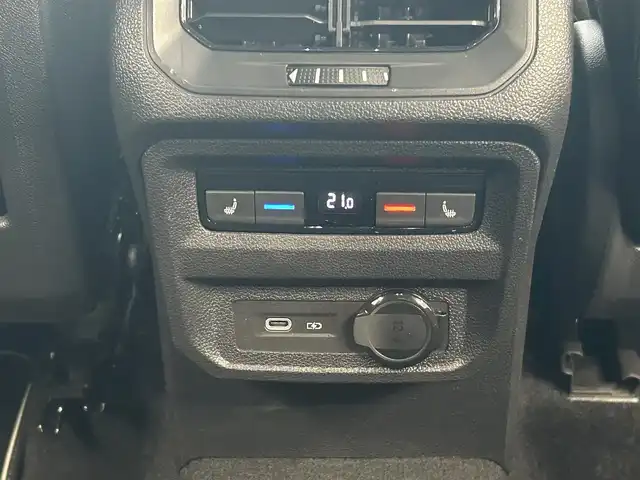 フォルクスワーゲン ＶＷ ティグアン TSI エレガンス 宮城県 2021(令3)年 3.1万km 赤 純正ナビ(AM/FM/BT)/バック・全方位カメラ/レーダークルーズコントロール/レーンキープアシスト/レーンチェンジアシスト/パーキングアシスト/電動パーキングブレーキ/ステアリングヒーター/シートヒーター（全席）/電動リアゲート/オートライト/LEDライト/ドライブレコーダー（前後）/ETC/サマータイヤ純正AW（235/55R18）