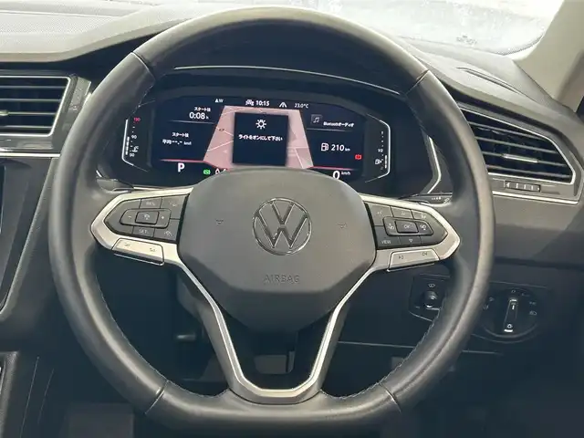 フォルクスワーゲン ＶＷ ティグアン TSI エレガンス 宮城県 2021(令3)年 3.1万km 赤 純正ナビ(AM/FM/BT)/バック・全方位カメラ/レーダークルーズコントロール/レーンキープアシスト/レーンチェンジアシスト/パーキングアシスト/電動パーキングブレーキ/ステアリングヒーター/シートヒーター（全席）/電動リアゲート/オートライト/LEDライト/ドライブレコーダー（前後）/ETC/サマータイヤ純正AW（235/55R18）