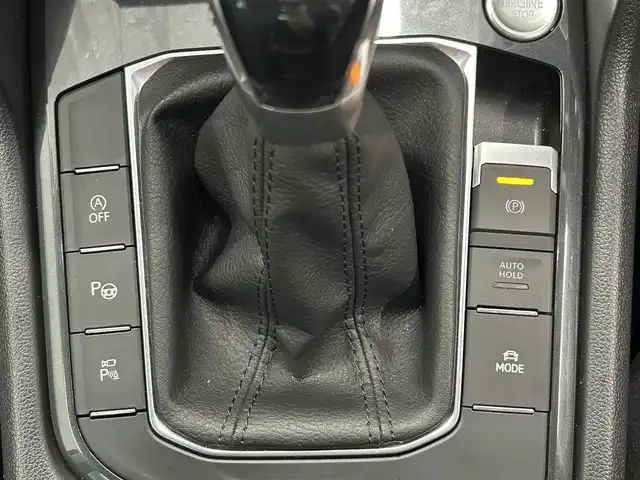 フォルクスワーゲン ＶＷ ティグアン TSI エレガンス 宮城県 2021(令3)年 3.1万km 赤 純正ナビ(AM/FM/BT)/バック・全方位カメラ/レーダークルーズコントロール/レーンキープアシスト/レーンチェンジアシスト/パーキングアシスト/電動パーキングブレーキ/ステアリングヒーター/シートヒーター（全席）/電動リアゲート/オートライト/LEDライト/ドライブレコーダー（前後）/ETC/サマータイヤ純正AW（235/55R18）
