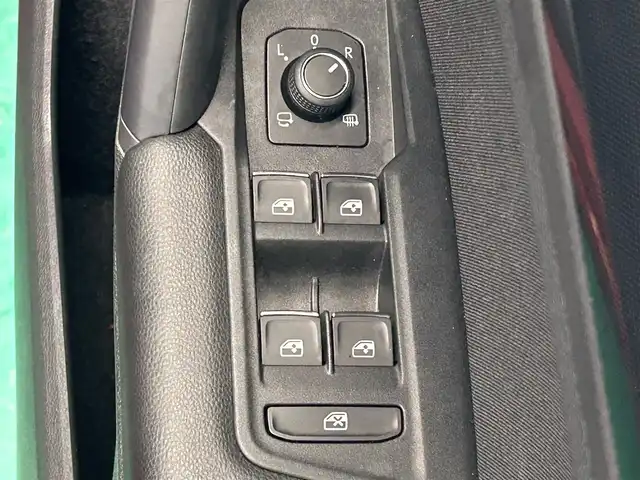 フォルクスワーゲン ＶＷ ティグアン TSI エレガンス 宮城県 2021(令3)年 3.1万km 赤 純正ナビ(AM/FM/BT)/バック・全方位カメラ/レーダークルーズコントロール/レーンキープアシスト/レーンチェンジアシスト/パーキングアシスト/電動パーキングブレーキ/ステアリングヒーター/シートヒーター（全席）/電動リアゲート/オートライト/LEDライト/ドライブレコーダー（前後）/ETC/サマータイヤ純正AW（235/55R18）