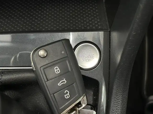 フォルクスワーゲン ＶＷ ティグアン TSI エレガンス 宮城県 2021(令3)年 3.1万km 赤 純正ナビ(AM/FM/BT)/バック・全方位カメラ/レーダークルーズコントロール/レーンキープアシスト/レーンチェンジアシスト/パーキングアシスト/電動パーキングブレーキ/ステアリングヒーター/シートヒーター（全席）/電動リアゲート/オートライト/LEDライト/ドライブレコーダー（前後）/ETC/サマータイヤ純正AW（235/55R18）