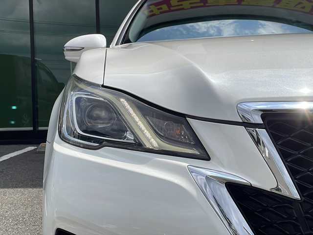 トヨタ クラウン ハイブリッド アスリートS 福岡県 2015(平27)年 8.1万km ホワイトパールクリスタルシャイン ・サンルーフ/・純正メーカーナビ　フルセグ　DVD再生/・純正バックカメラ/・純正１７インチアルミホイル/・スマートキー/・ETC車載機/・純正フロアマット/・純正ドアバイザー/・クルーズコントロール追従走行有/・純正17インチアルミホイル/・サイドエアバック/・コーナーセンサー