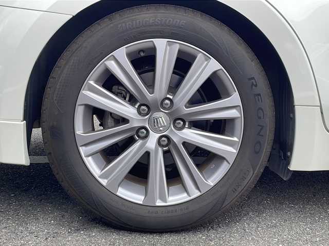 トヨタ クラウン ハイブリッド アスリートS 福岡県 2015(平27)年 8.1万km ホワイトパールクリスタルシャイン ・サンルーフ/・純正メーカーナビ　フルセグ　DVD再生/・純正バックカメラ/・純正１７インチアルミホイル/・スマートキー/・ETC車載機/・純正フロアマット/・純正ドアバイザー/・クルーズコントロール追従走行有/・純正17インチアルミホイル/・サイドエアバック/・コーナーセンサー