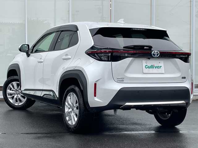 トヨタ ヤリスクロス ハイブリッド G 神奈川県 2022(令4)年 3.8万km プラチナホワイトパールマイカ 純正８インチディスプレイオーディオ/Bluetooth/USB/全周囲カメラ/追従走行付きクルーズコントロール/ETC2.0/ワンオーナー/ブラインドスポットモニター/パーキングアシスト/プッシュスタート/スマートキー/純正フロアマット/純正アルミホイール/LEDヘッドライト/オートマチックハイビーム/オートライト/UVカットガラス/100V充電/横滑り防止装置/レーンキープアシスト/衝突被害軽減システム/カーテンエアバック