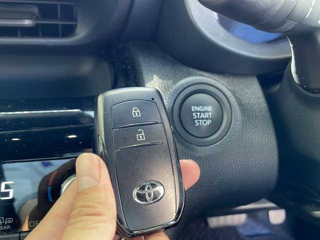 トヨタ ヤリスクロス Z 高知県 2024(令6)年 3万km ブラックマイカ 純正８インチナビ/パノラマモニター/Bluetooth/フルセグTV/前後ドラレコ/ETC/トヨタセーフティセンス/・BSM/・レーダークルーズ/・衝突軽減ブレーキ/・オートマチックハイビーム/パワーシート/シートヒーター/ステアリングヒーター/HDMI/LEDヘッドライト/ハーフレザー/スペアキーあり
