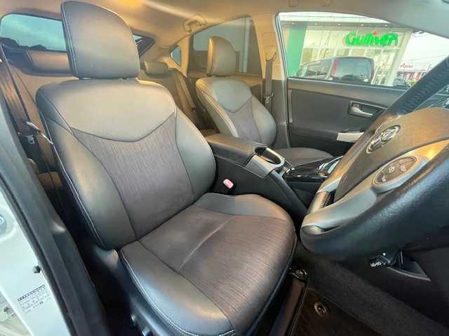 トヨタ プリウス G ツーリングセレクション 静岡県 2012(平24)年 8.8万km ホワイトパールクリスタルシャイン 社外KENWOODナビ（Bluetooth/CD/DVD)/バックカメラ/クルーズコントロール/ETC/LEDヘッドライト/オートライト/横滑り防止装置/ウィンカーミラー/電動格納ミラー/プッシュスタート/社外15inAW/トノカバー/ドアバイザー/スペアキー１/ノーマルサス積載/保証書/取扱説明書