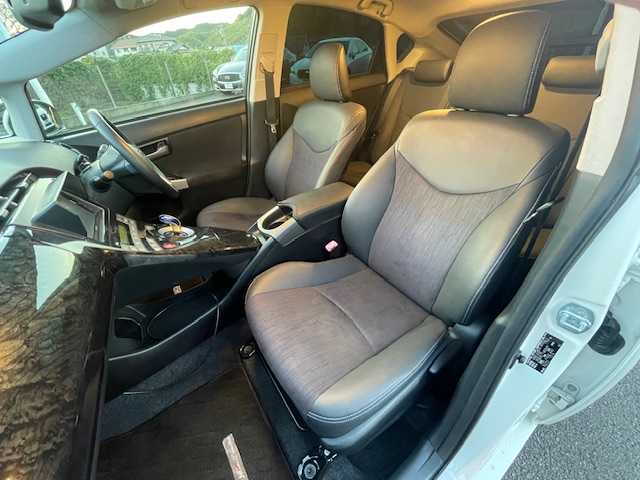 トヨタ プリウス G ツーリングセレクション 静岡県 2012(平24)年 8.8万km ホワイトパールクリスタルシャイン 社外KENWOODナビ（Bluetooth/CD/DVD)/バックカメラ/クルーズコントロール/ETC/LEDヘッドライト/オートライト/横滑り防止装置/ウィンカーミラー/電動格納ミラー/プッシュスタート/社外15inAW/トノカバー/ドアバイザー/スペアキー１/ノーマルサス積載/保証書/取扱説明書