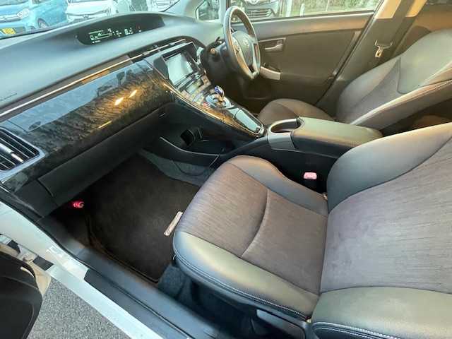 トヨタ プリウス G ツーリングセレクション 静岡県 2012(平24)年 8.8万km ホワイトパールクリスタルシャイン 社外KENWOODナビ（Bluetooth/CD/DVD)/バックカメラ/クルーズコントロール/ETC/LEDヘッドライト/オートライト/横滑り防止装置/ウィンカーミラー/電動格納ミラー/プッシュスタート/社外15inAW/トノカバー/ドアバイザー/スペアキー１/ノーマルサス積載/保証書/取扱説明書