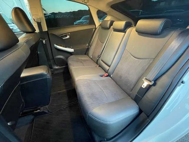 トヨタ プリウス G ツーリングセレクション 静岡県 2012(平24)年 8.8万km ホワイトパールクリスタルシャイン 社外KENWOODナビ（Bluetooth/CD/DVD)/バックカメラ/クルーズコントロール/ETC/LEDヘッドライト/オートライト/横滑り防止装置/ウィンカーミラー/電動格納ミラー/プッシュスタート/社外15inAW/トノカバー/ドアバイザー/スペアキー１/ノーマルサス積載/保証書/取扱説明書