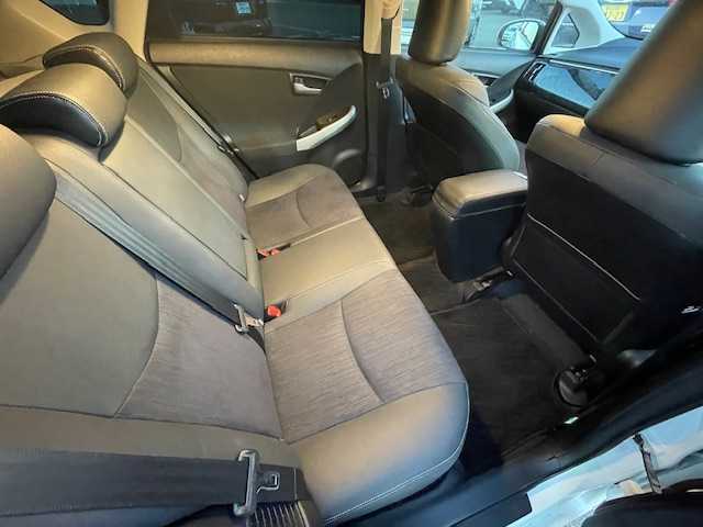 トヨタ プリウス G ツーリングセレクション 静岡県 2012(平24)年 8.8万km ホワイトパールクリスタルシャイン 社外KENWOODナビ（Bluetooth/CD/DVD)/バックカメラ/クルーズコントロール/ETC/LEDヘッドライト/オートライト/横滑り防止装置/ウィンカーミラー/電動格納ミラー/プッシュスタート/社外15inAW/トノカバー/ドアバイザー/スペアキー１/ノーマルサス積載/保証書/取扱説明書