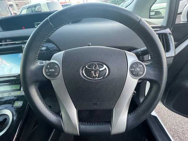 トヨタ プリウス G ツーリングセレクション 静岡県 2012(平24)年 8.8万km ホワイトパールクリスタルシャイン 社外KENWOODナビ（Bluetooth/CD/DVD)/バックカメラ/クルーズコントロール/ETC/LEDヘッドライト/オートライト/横滑り防止装置/ウィンカーミラー/電動格納ミラー/プッシュスタート/社外15inAW/トノカバー/ドアバイザー/スペアキー１/ノーマルサス積載/保証書/取扱説明書