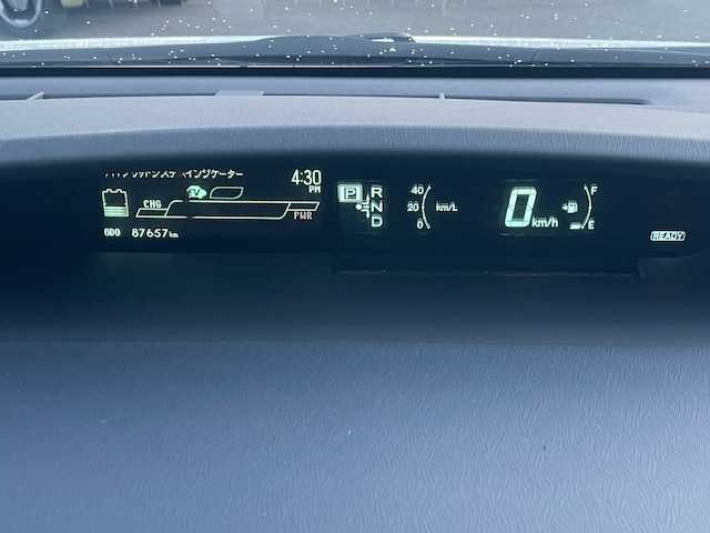 トヨタ プリウス G ツーリングセレクション 静岡県 2012(平24)年 8.8万km ホワイトパールクリスタルシャイン 社外KENWOODナビ（Bluetooth/CD/DVD)/バックカメラ/クルーズコントロール/ETC/LEDヘッドライト/オートライト/横滑り防止装置/ウィンカーミラー/電動格納ミラー/プッシュスタート/社外15inAW/トノカバー/ドアバイザー/スペアキー１/ノーマルサス積載/保証書/取扱説明書