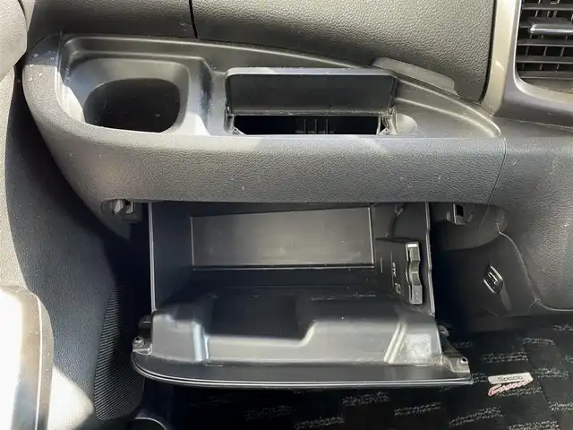 スズキ スペーシア カスタム Z 三重県 2017(平29)年 7.4万km ピュアホワイトP (株)IDOMが運営する【じしゃロン四日市店】の自社ローン対象車両になります。こちらは現金ご利用時の価格です。自社ローンご希望の方は別途その旨お申付け下さい。/純正SDナビ（CD/DVD/AM/FM）/バックカメラ/両側パワースライドドア/純正14インチAW/ETC/スマートキー/プッシュスタート/純正フロアマット/ステアリングスイッチ