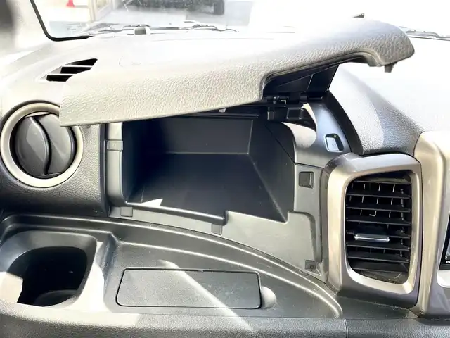 スズキ スペーシア カスタム Z 三重県 2017(平29)年 7.4万km ピュアホワイトP (株)IDOMが運営する【じしゃロン四日市店】の自社ローン対象車両になります。こちらは現金ご利用時の価格です。自社ローンご希望の方は別途その旨お申付け下さい。/純正SDナビ（CD/DVD/AM/FM）/バックカメラ/両側パワースライドドア/純正14インチAW/ETC/スマートキー/プッシュスタート/純正フロアマット/ステアリングスイッチ