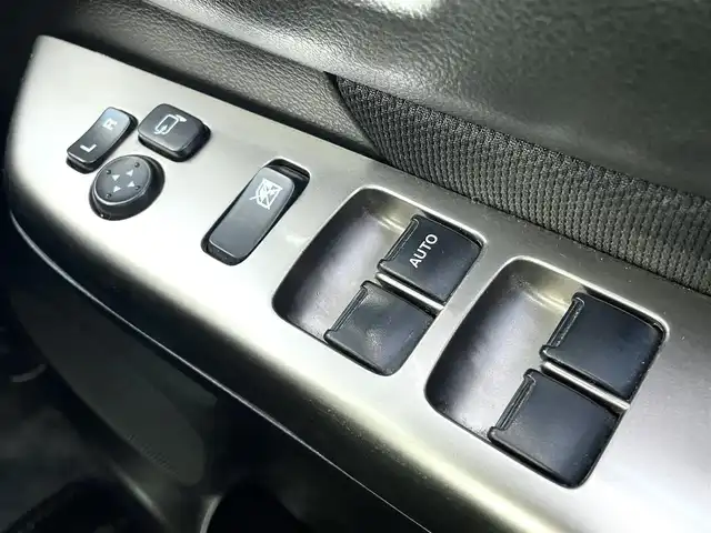 スズキ スペーシア カスタム Z 三重県 2017(平29)年 7.4万km ピュアホワイトP (株)IDOMが運営する【じしゃロン四日市店】の自社ローン対象車両になります。こちらは現金ご利用時の価格です。自社ローンご希望の方は別途その旨お申付け下さい。/純正SDナビ（CD/DVD/AM/FM）/バックカメラ/両側パワースライドドア/純正14インチAW/ETC/スマートキー/プッシュスタート/純正フロアマット/ステアリングスイッチ