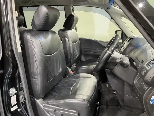 日産 セレナ ハイウェイスター Sハイブリッド 愛知県 2014(平26)年 8万km ダイヤモンドブラック 純正ＳＤナビ　/(Bluetooth/フルセグTV/SD/CD・DVD再生/iPod)/純正フリップダウンモニター　/両側パワースライドドア　/ビルトインＥＴＣ　/レザー調シートカバー　/バックカメラ　/ドライブレコーダー　/ＬＥＤヘッドライト　/クルーズコントロール　/フォグランプ/純正15インチアルミホイール/純正フロアマット/プッシュスタート/　　-スマートキー