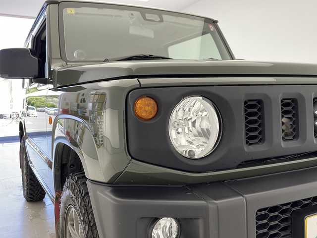 スズキ ジムニー XL 新潟県 2023(令5)年 5.5万km ジャングルグリーン 衝突被害軽減システム/レーンキープアシスト/社外メモリナビ/　Bluetooth/CD/DVD/フルセグTV/USB入力端子/バックカメラ/純正ビルトインETC2.0/シートヒーター（D/N席）/ヒッチメンバー/マッドガード/社外ツィーター/LEDヘッドライト/オートライト/純正16インチアルミホイール/背面タイヤ/４WD