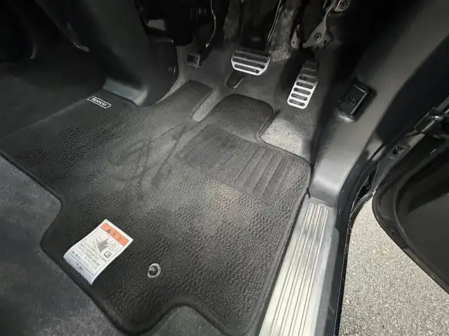 スズキ スペーシア カスタム HYBRID XS 埼玉県 2020(令2)年 10.4万km ブルーイッシュブラックパール3 ワンオーナー/スズキセーフティサポート/純正ナビ（フルセグTV/AM/FM/BT）/B/F/S/全方位カメラ/レーンキープアシスト/両側電動スライドドア/純正フロアマット/純正15インチアルミホイール/コーナーセンサー後/ハーフレザーシート/シートヒーター(D)/HUD/純正LEDヘッドライト/純正LEDフォグランプ/純正ドアバイザー/ビルトインETC/ドライブレコーダー（前）/革巻きステアリング/ステアリングスイッチ/アイドリングストップ機能/電動格納ミラー/ウィンカーミラー/スマートキー/プッシュスタートボタン/車両取扱説明書/保証書