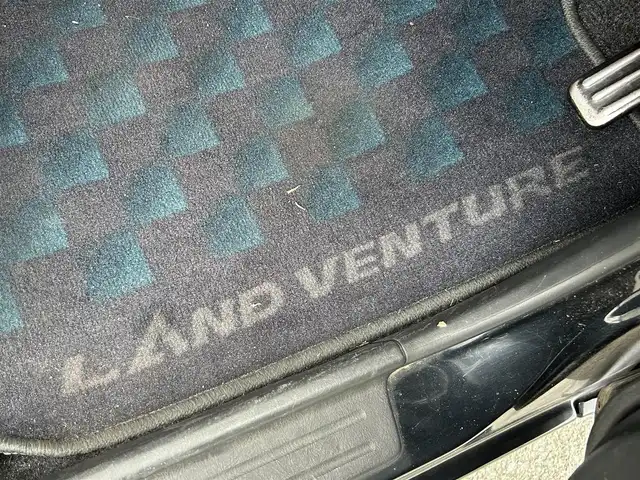 スズキ ジムニー ランドベンチャー 静岡県 2007(平19)年 5.3万km ブルーイッシュブラックパール3 CDオーディオ（FM/AM/CD/MD）/ETC/D席シートヒーター/ヘットライトレベライザー/純正フロアマット/純正マッドガード/電動格納ミラー/ドアバイザー/純正16インチAW