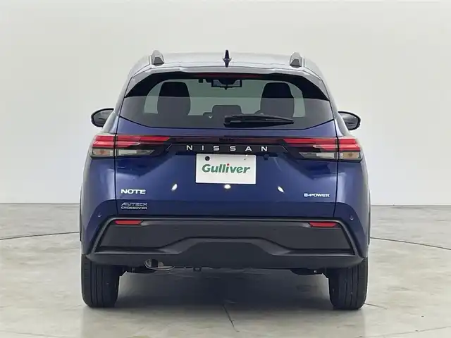 日産 ノート オーテック クロスオーバー 福岡県 2022(令4)年 0.9万km オーロラフレアブルーパール 純正９型ナビ／フルセグＴＶ　/全方位カメラ　/ワイヤレス充電　/ドラレコ　/ビルトインＥＴＣ２．０　/デジタルインナーミラー　/コーナーセンサー　/エマージェンシーブレーキ　/レーンキープ　/ＢＳＷ　/純正１６インチＡＷ