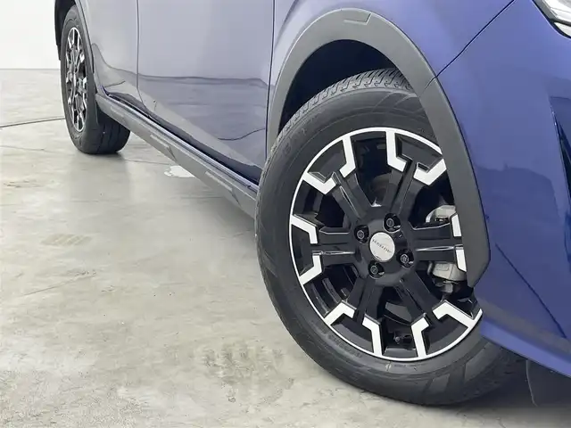 日産 ノート オーテック クロスオーバー 福岡県 2022(令4)年 0.9万km オーロラフレアブルーパール 純正９型ナビ／フルセグＴＶ　/全方位カメラ　/ワイヤレス充電　/ドラレコ　/ビルトインＥＴＣ２．０　/デジタルインナーミラー　/コーナーセンサー　/エマージェンシーブレーキ　/レーンキープ　/ＢＳＷ　/純正１６インチＡＷ