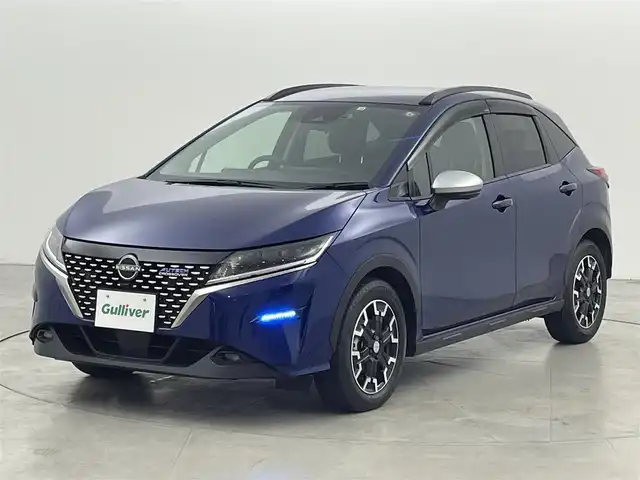 日産 ノート オーテック クロスオーバー 福岡県 2022(令4)年 0.9万km オーロラフレアブルーパール 純正９型ナビ／フルセグＴＶ　/全方位カメラ　/ワイヤレス充電　/ドラレコ　/ビルトインＥＴＣ２．０　/デジタルインナーミラー　/コーナーセンサー　/エマージェンシーブレーキ　/レーンキープ　/ＢＳＷ　/純正１６インチＡＷ