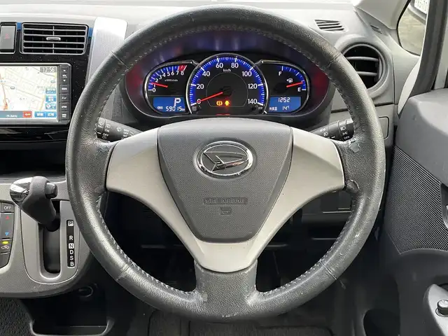 ダイハツ ムーヴ カスタム X LTD 静岡県 2013(平25)年 5.9万km ブライトシルバーメタリック 純正ナビ　/・ＴＶ/・CD再生　/・ＡＵＸ入力端子　/・ＵＳＢ入力端子　/プッシュスタート　/スマートキー　/ベンチシート　/フロアマット　/純正アルミホイール　/ＬＥＤオートライト