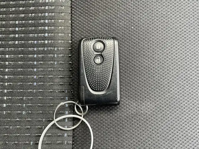 ダイハツ ムーヴ カスタム X LTD 静岡県 2013(平25)年 5.9万km ブライトシルバーメタリック 純正ナビ　/・ＴＶ/・CD再生　/・ＡＵＸ入力端子　/・ＵＳＢ入力端子　/プッシュスタート　/スマートキー　/ベンチシート　/フロアマット　/純正アルミホイール　/ＬＥＤオートライト