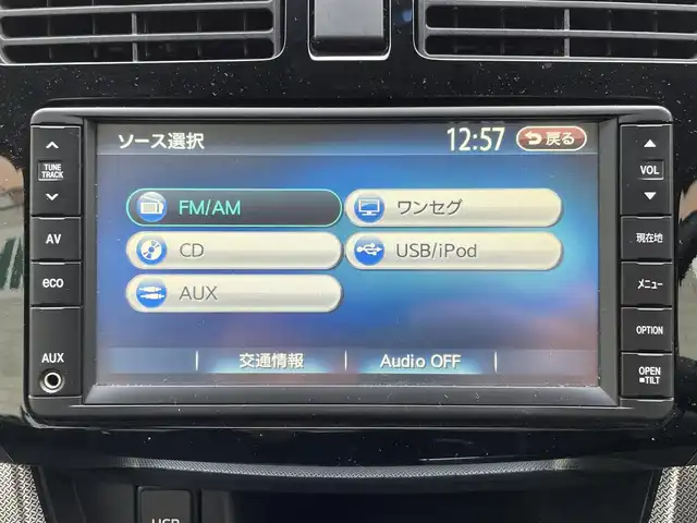 ダイハツ ムーヴ カスタム X LTD 静岡県 2013(平25)年 5.9万km ブライトシルバーメタリック 純正ナビ　/・ＴＶ/・CD再生　/・ＡＵＸ入力端子　/・ＵＳＢ入力端子　/プッシュスタート　/スマートキー　/ベンチシート　/フロアマット　/純正アルミホイール　/ＬＥＤオートライト