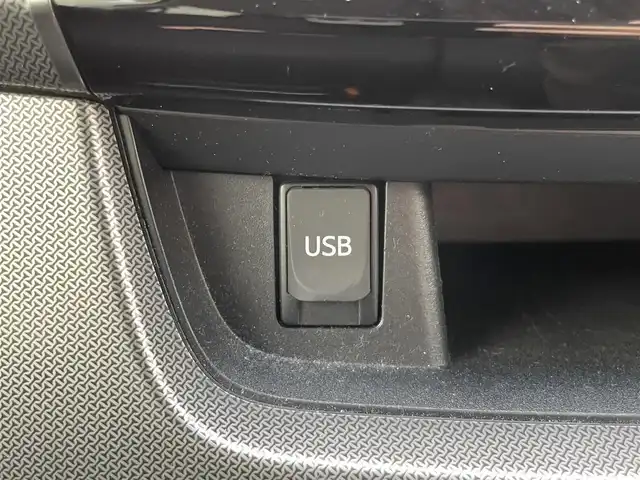 ダイハツ ムーヴ カスタム X LTD 静岡県 2013(平25)年 5.9万km ブライトシルバーメタリック 純正ナビ　/・ＴＶ/・CD再生　/・ＡＵＸ入力端子　/・ＵＳＢ入力端子　/プッシュスタート　/スマートキー　/ベンチシート　/フロアマット　/純正アルミホイール　/ＬＥＤオートライト