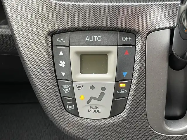 ダイハツ ムーヴ カスタム X LTD 静岡県 2013(平25)年 5.9万km ブライトシルバーメタリック 純正ナビ　/・ＴＶ/・CD再生　/・ＡＵＸ入力端子　/・ＵＳＢ入力端子　/プッシュスタート　/スマートキー　/ベンチシート　/フロアマット　/純正アルミホイール　/ＬＥＤオートライト