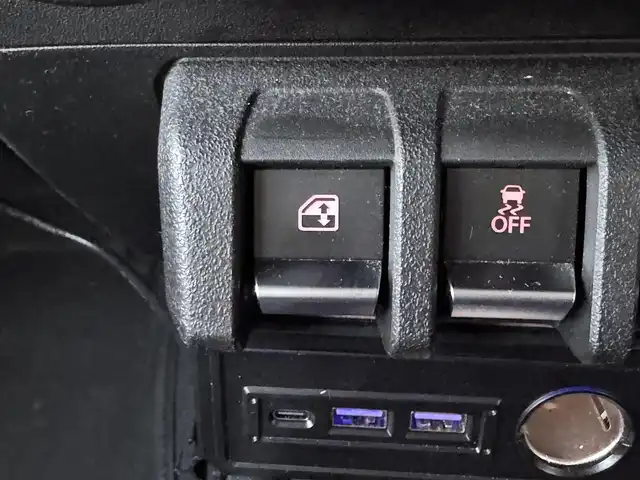 スズキ ジムニー シエラ JC 奈良県 2023(令5)年 1.8万km ジャングルグリーン carrozzeriaディスプレイオーディオ/（BT/AppleCarPlay/AndroidAut）/レーダークルズコントロール/バックカメラ/衝突軽減システム/レーンキープアシスト/前席シートヒーター/ルーフキャリア/デジタルインナーミラー/ステアリングスイッチ/LEDヘッドライト/オートライト/ヘッドライトウォッシャー/ETC/前後ドライブレコーダー/純正15インチAW/保証書/取り扱い説明書/スペアキーX1