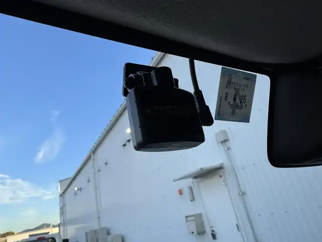 スズキ ジムニー シエラ JC 奈良県 2023(令5)年 1.8万km ジャングルグリーン carrozzeriaディスプレイオーディオ/（BT/AppleCarPlay/AndroidAut）/レーダークルズコントロール/バックカメラ/衝突軽減システム/レーンキープアシスト/前席シートヒーター/ルーフキャリア/デジタルインナーミラー/ステアリングスイッチ/LEDヘッドライト/オートライト/ヘッドライトウォッシャー/ETC/前後ドライブレコーダー/純正15インチAW/保証書/取り扱い説明書/スペアキーX1