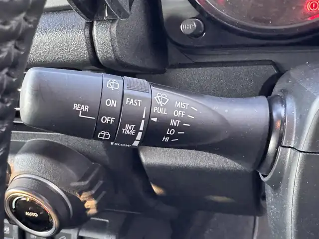 スズキ ジムニー シエラ JC 奈良県 2023(令5)年 1.8万km ジャングルグリーン carrozzeriaディスプレイオーディオ/（BT/AppleCarPlay/AndroidAut）/レーダークルズコントロール/バックカメラ/衝突軽減システム/レーンキープアシスト/前席シートヒーター/ルーフキャリア/デジタルインナーミラー/ステアリングスイッチ/LEDヘッドライト/オートライト/ヘッドライトウォッシャー/ETC/前後ドライブレコーダー/純正15インチAW/保証書/取り扱い説明書/スペアキーX1