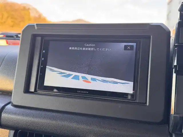 スズキ ジムニー シエラ JC 奈良県 2023(令5)年 1.8万km ジャングルグリーン carrozzeriaディスプレイオーディオ/（BT/AppleCarPlay/AndroidAut）/レーダークルズコントロール/バックカメラ/衝突軽減システム/レーンキープアシスト/前席シートヒーター/ルーフキャリア/デジタルインナーミラー/ステアリングスイッチ/LEDヘッドライト/オートライト/ヘッドライトウォッシャー/ETC/前後ドライブレコーダー/純正15インチAW/保証書/取り扱い説明書/スペアキーX1