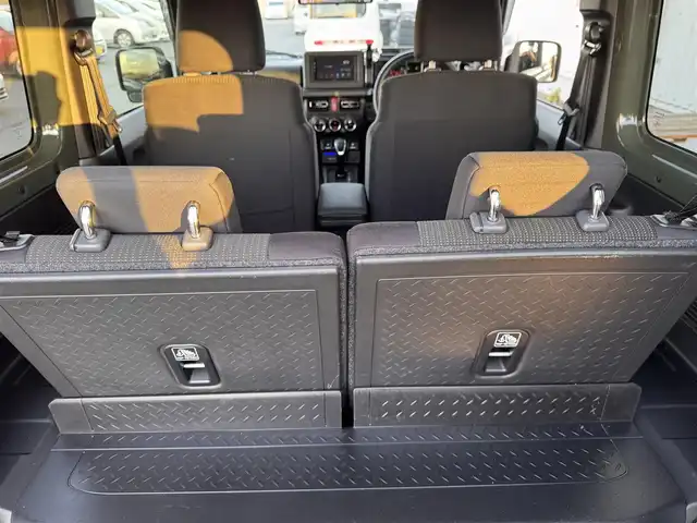 スズキ ジムニー シエラ JC 奈良県 2023(令5)年 1.8万km ジャングルグリーン carrozzeriaディスプレイオーディオ/（BT/AppleCarPlay/AndroidAut）/レーダークルズコントロール/バックカメラ/衝突軽減システム/レーンキープアシスト/前席シートヒーター/ルーフキャリア/デジタルインナーミラー/ステアリングスイッチ/LEDヘッドライト/オートライト/ヘッドライトウォッシャー/ETC/前後ドライブレコーダー/純正15インチAW/保証書/取り扱い説明書/スペアキーX1