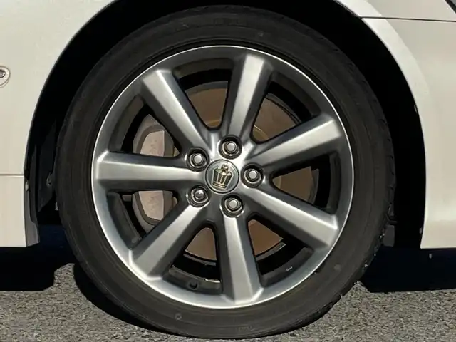 トヨタ クラウン アスリート アスリート 滋賀県 2006(平18)年 4.9万km ホワイトパールクリスタルシャイン 純正8インチナビ/（AM/FM/CD/DVD/MD/ワンセグTV）/バックカメラ/ETC/ＴＶキャンセラー/安全装備/・オートフォーカスシステム/・トラクションコントロール/装備/・ウッドコンビステアリング/・ステアリングスイッチ/・D/N席シートヒーター/・D/N席パワーシート/・D席メモリーシート/・合皮レザーシート/・オートエアコン/・オートライト/・HIDヘッドライト/・フォグランプ/・電装格納ミラー/・純正フロアマット/・純正18インチAW/・エンジンスターター/・スマートキー