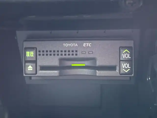トヨタ クラウン アスリート アスリート 滋賀県 2006(平18)年 4.9万km ホワイトパールクリスタルシャイン 純正8インチナビ/（AM/FM/CD/DVD/MD/ワンセグTV）/バックカメラ/ETC/ＴＶキャンセラー/安全装備/・オートフォーカスシステム/・トラクションコントロール/装備/・ウッドコンビステアリング/・ステアリングスイッチ/・D/N席シートヒーター/・D/N席パワーシート/・D席メモリーシート/・合皮レザーシート/・オートエアコン/・オートライト/・HIDヘッドライト/・フォグランプ/・電装格納ミラー/・純正フロアマット/・純正18インチAW/・エンジンスターター/・スマートキー