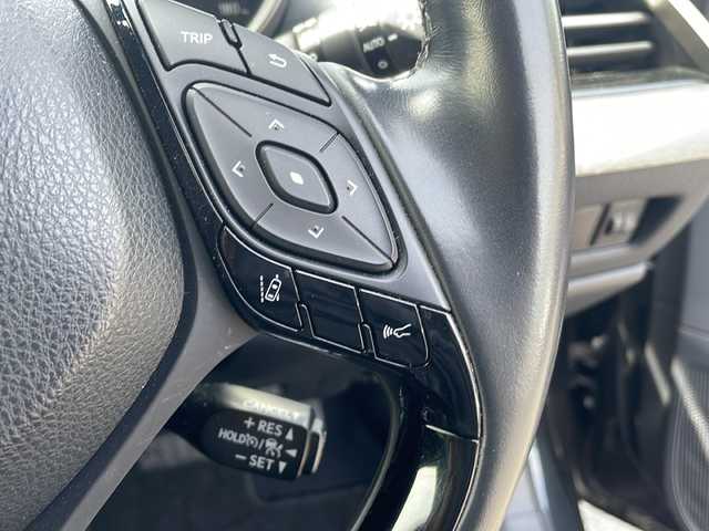 トヨタ Ｃ－ＨＲ G 山口県 2016(平28)年 6.1万km ブラックマイカ 純正メモリナビ/(CD/DVD/Bluetooth/フルセグTV)/バックカメラ/ETC/衝突軽減ブレーキ/レーンキープアシスト/ブラインドスポットモニター/レーダークルーズコントロール/モデリスタエアロ/ステアリングスイッチ/レザーシート/前席シートヒーター/オートライト/オートハイビーム/フォグランプ/プッシュスタート/スマートキー×２/モデリスタアルミホイール/純正フロアマット/取扱説明書/保証書/記録簿